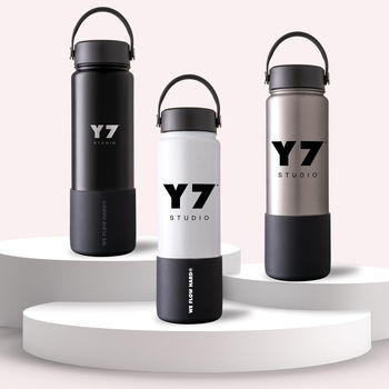 23.5 oz Vacuum Insulated Bottle with Silicone Boot and Flexible Hingled Handle