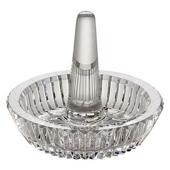 *NEW* Waterford&reg; Round Ring Holder